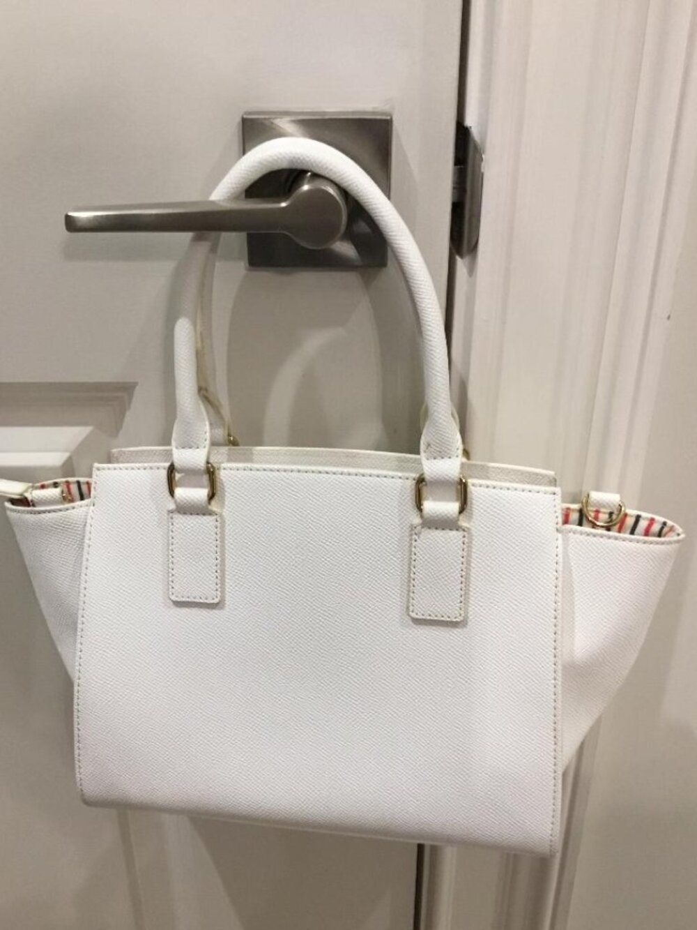 Samantha Thavasa x Fred Segal White Leather Handbag, Zipper Closure & Lock Charm - Picture 2 of 9